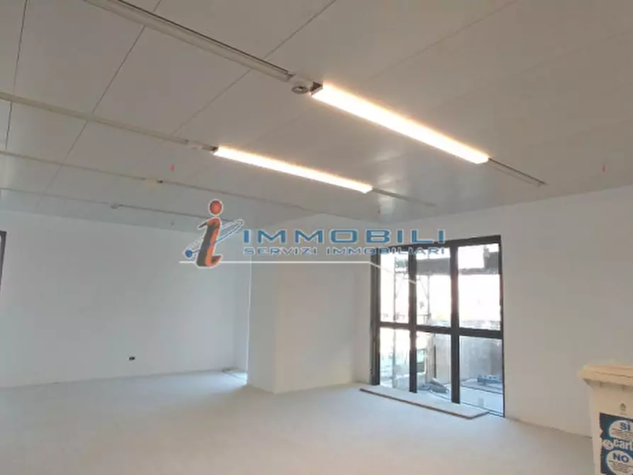 Immagine 22 di Attività commerciale in affitto  in CORSO VITTORIO EMANUELE II a Milano