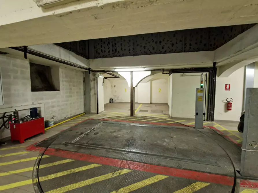 Immagine 3 di Garage in vendita  in Strada maggiore ad.ze a Bologna