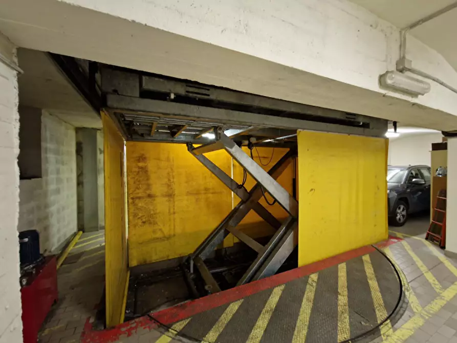 Immagine 6 di Garage in vendita  in Strada maggiore ad.ze a Bologna