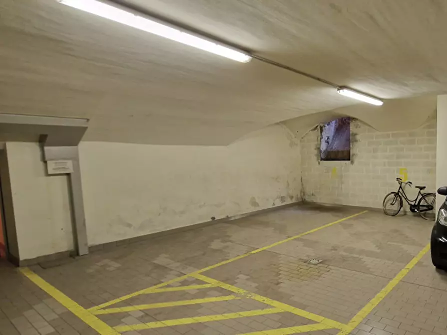 Immagine 8 di Garage in vendita  in Strada maggiore ad.ze a Bologna