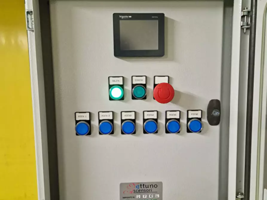 Immagine 9 di Garage in vendita  in Strada maggiore ad.ze a Bologna