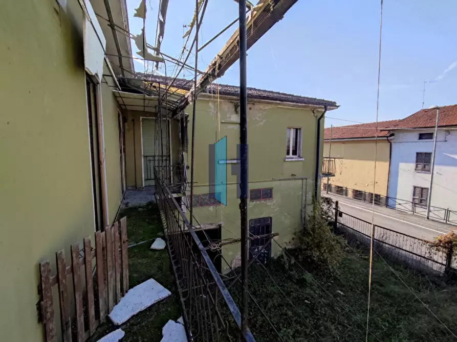 Immagine 5 di Palazzo in vendita  in via caprianella a Capriano Del Colle