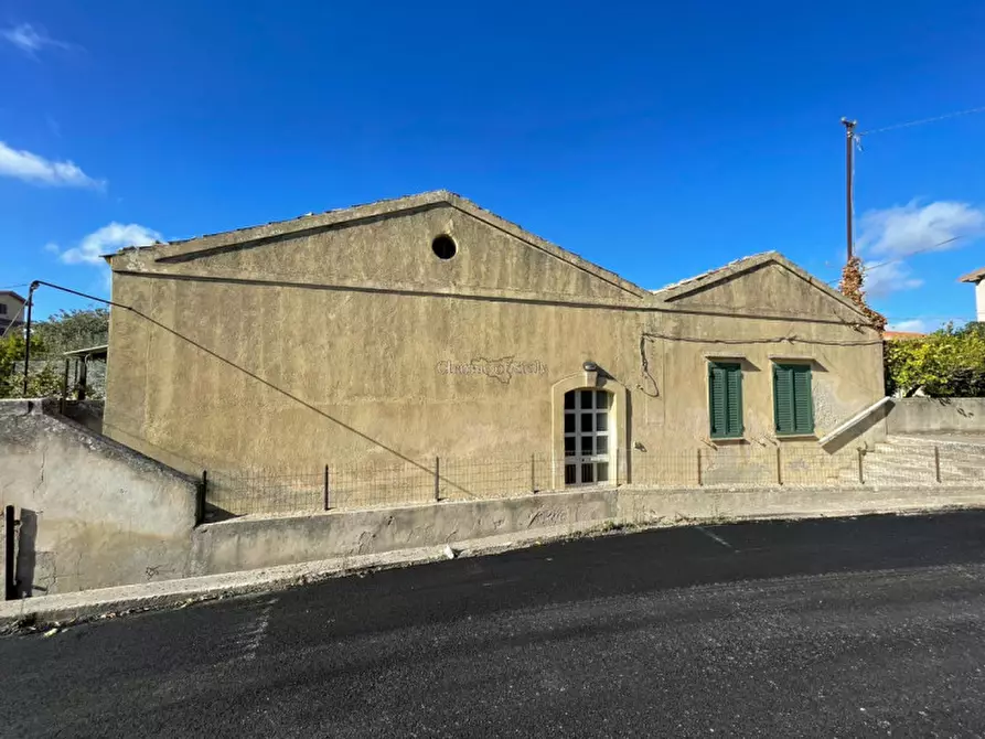 Immagine 1 di Casa indipendente in vendita  in Via Trapani Rocciola a Modica
