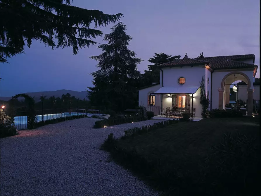 Immagine 1 di Villa in vendita  in Via X Giugno a Vicenza
