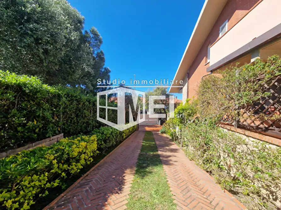 Immagine 14 di Villa in vendita  in Via Dell' olivara a Livorno