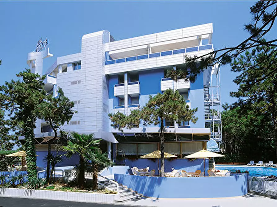 Immagine 1 di Hotel in vendita  in via michelangelo 17 Bibione di S. Michele al Tagliamento a San Michele Al Tagliamento