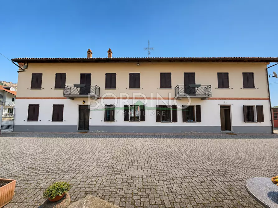 Immagine 1 di Casa trifamiliare in vendita  in Corso Guglielmo Marconi snc a Magliano Alfieri