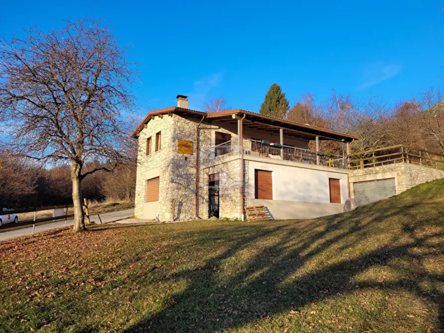 Immagine 1 di Rustico / casale in vendita  in Loc. Prada a Brenzone