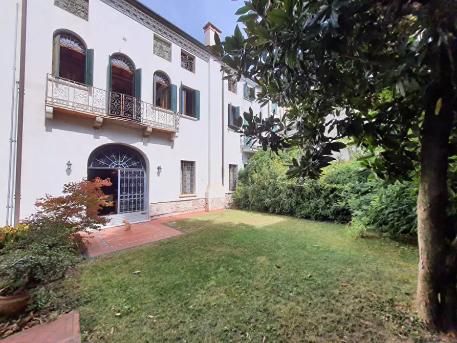 Immagine 2 di Palazzo in vendita  in via Verdi a Rovigo
