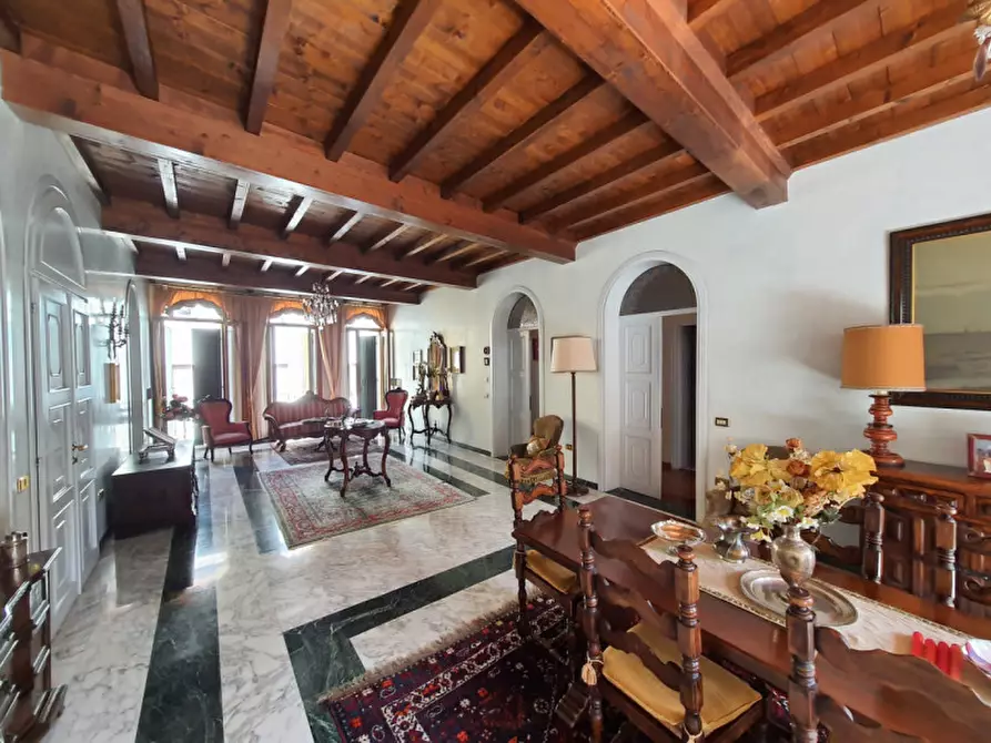 Immagine 14 di Palazzo in vendita  in via Verdi a Rovigo