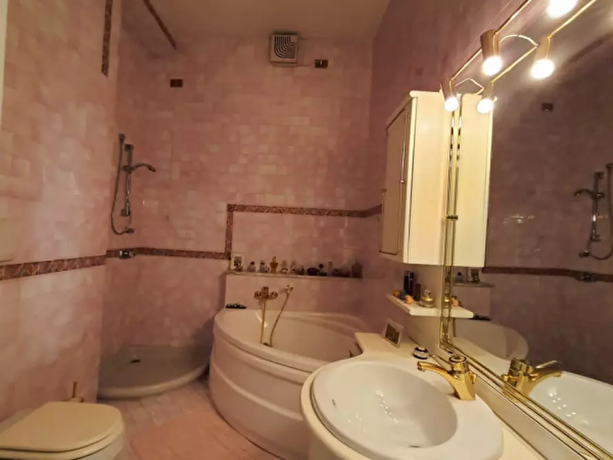 Immagine 19 di Palazzo in vendita  in via Verdi a Rovigo