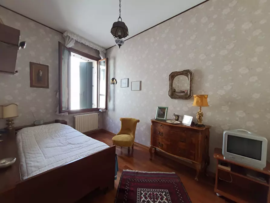 Immagine 21 di Palazzo in vendita  in via Verdi a Rovigo