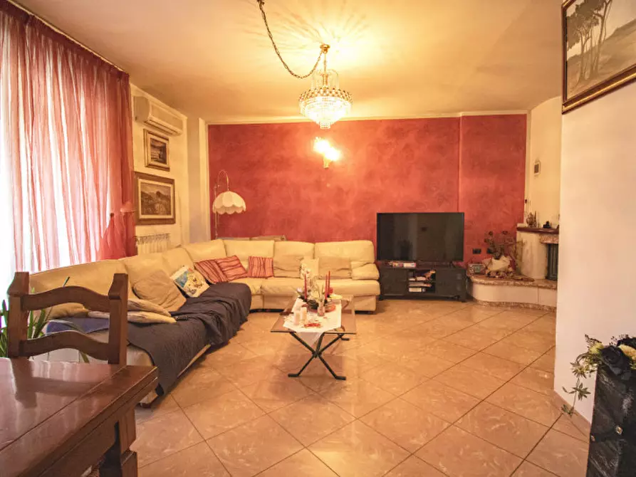 Immagine 3 di Casa indipendente in vendita  in Via Donatello a Poggio A Caiano