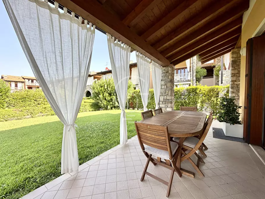 Immagine 3 di Casa indipendente in vendita  in Via Venezia a Desenzano Del Garda