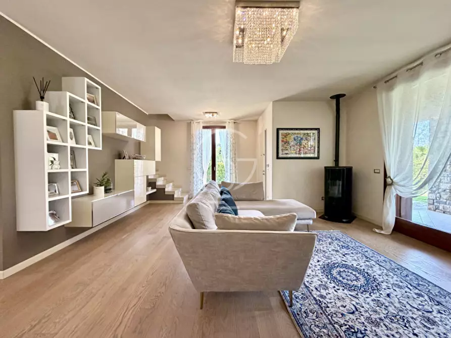 Immagine 5 di Casa indipendente in vendita  in Via Venezia a Desenzano Del Garda