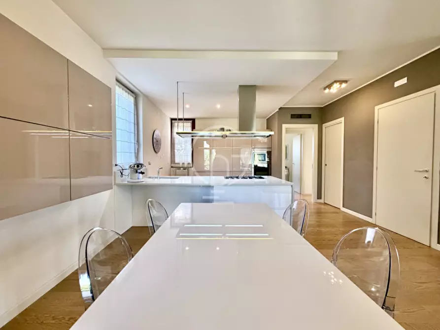 Immagine 7 di Casa indipendente in vendita  in Via Venezia a Desenzano Del Garda