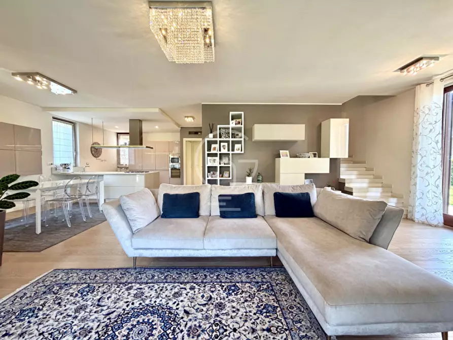 Immagine 10 di Casa indipendente in vendita  in Via Venezia a Desenzano Del Garda