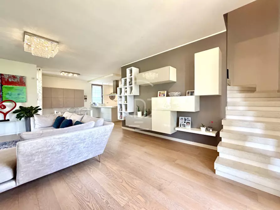 Immagine 11 di Casa indipendente in vendita  in Via Venezia a Desenzano Del Garda