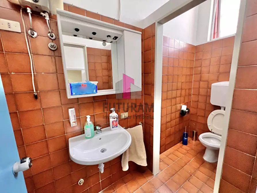 Immagine 21 di Negozio in affitto  in via roma a Vicenza