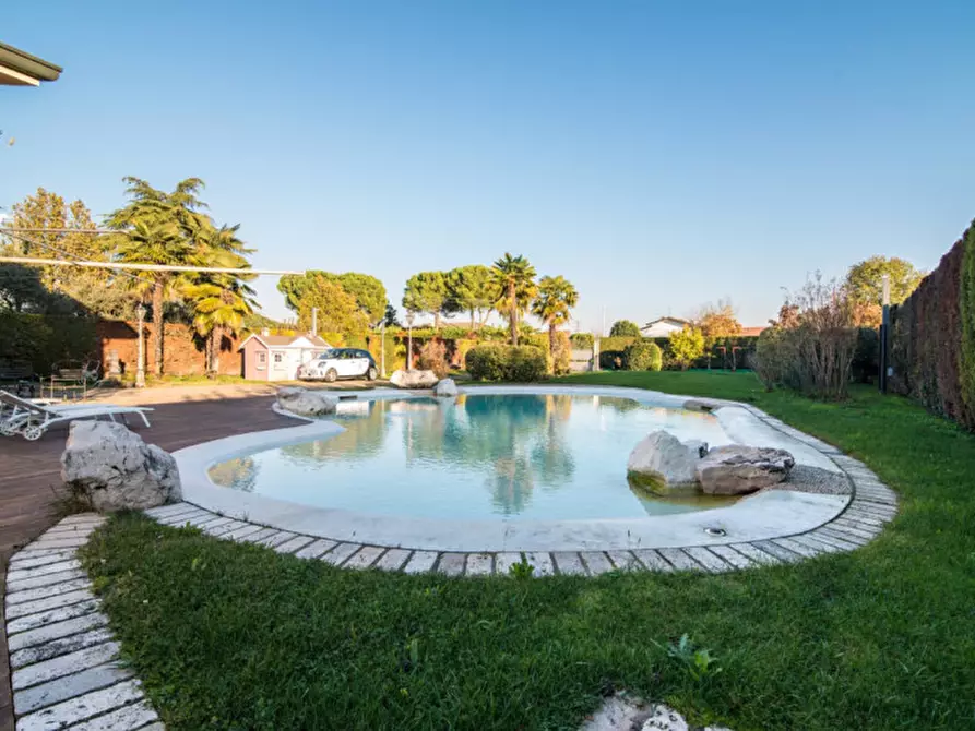Immagine 1 di Villa in vendita  a Abano Terme