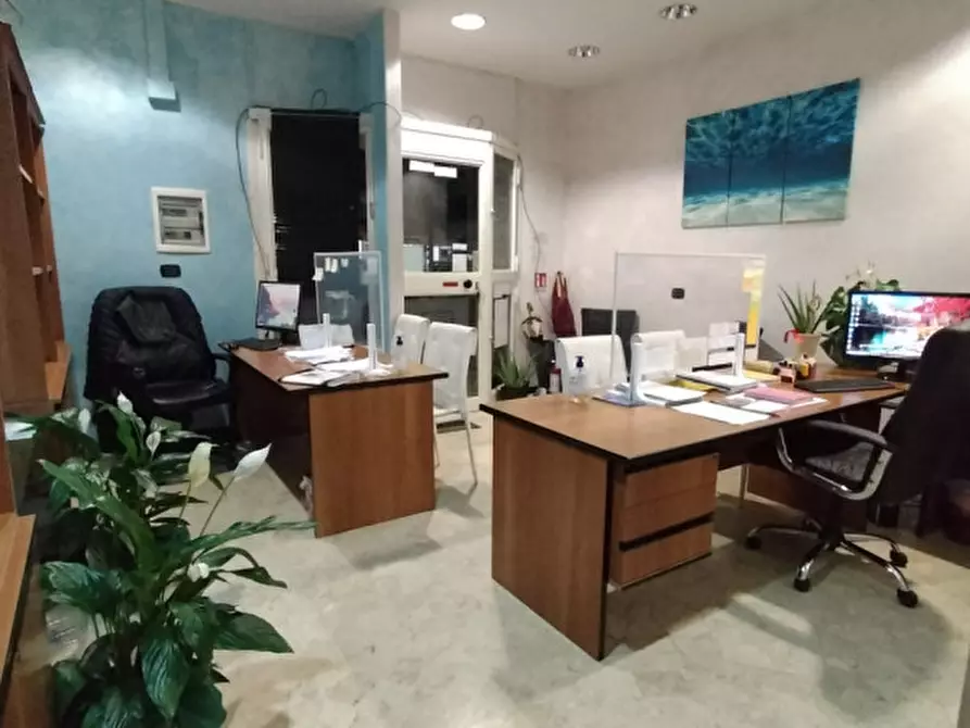 Immagine 4 di Negozio in vendita  in Via Ferraris a Terni