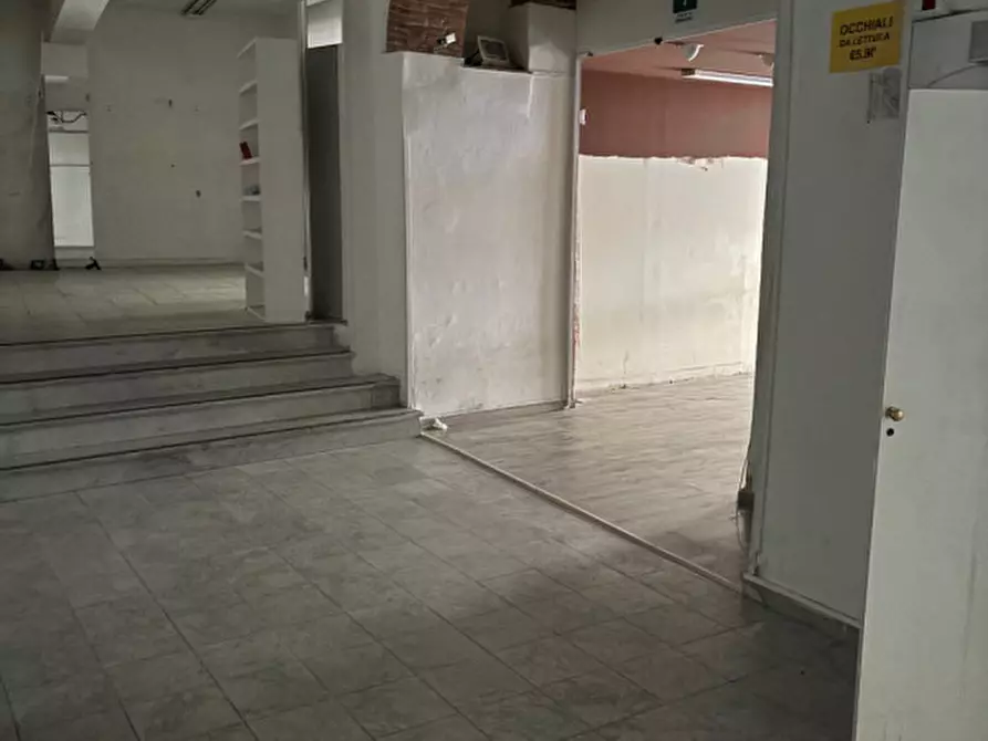 Immagine 3 di Negozio in affitto  in SANTA MARIA NOVELLA a Firenze