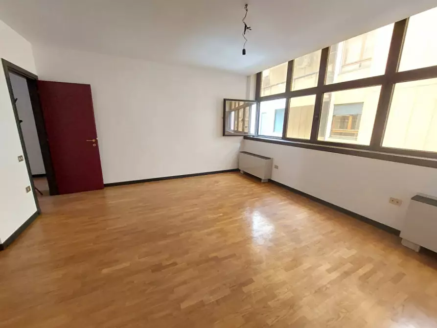 Immagine 3 di Ufficio in vendita  in via napoli a Vicenza