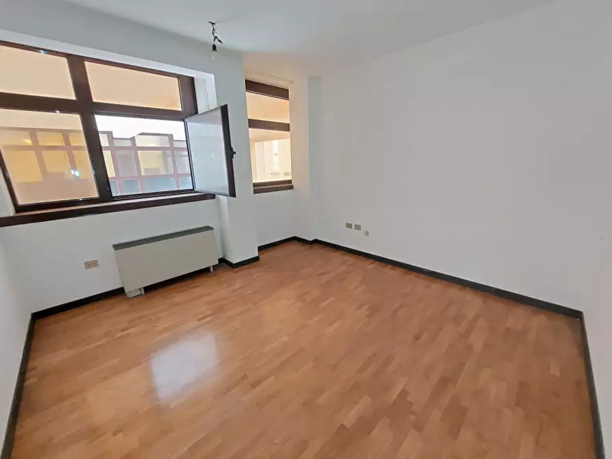 Immagine 4 di Ufficio in vendita  in via napoli a Vicenza