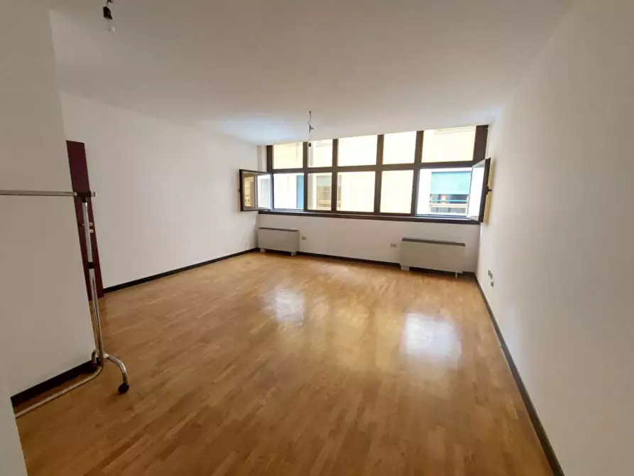 Immagine 12 di Ufficio in vendita  in via napoli a Vicenza