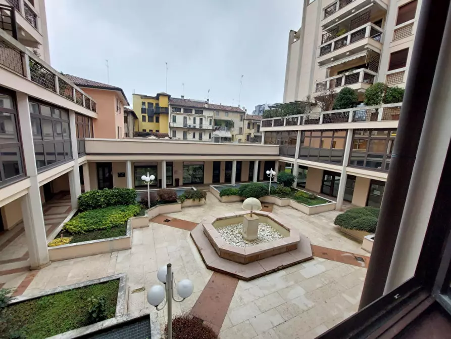 Immagine 13 di Ufficio in vendita  in via napoli a Vicenza