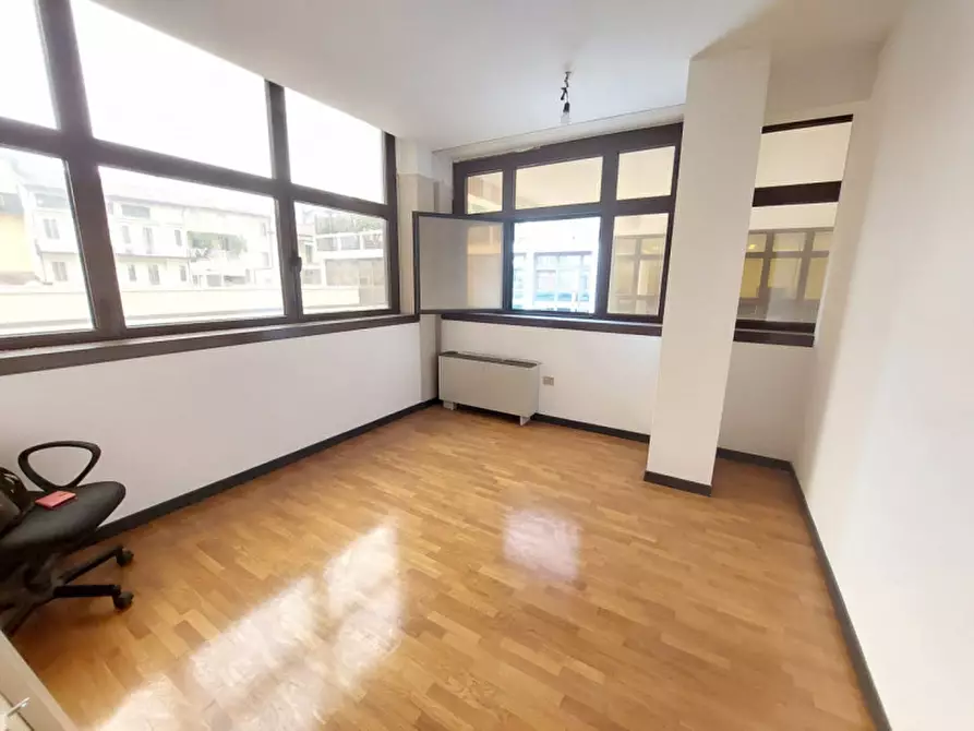 Immagine 16 di Ufficio in vendita  in via napoli a Vicenza