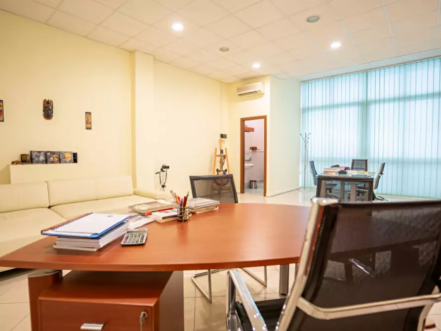 Immagine 2 di Ufficio in vendita  a Montegrotto Terme