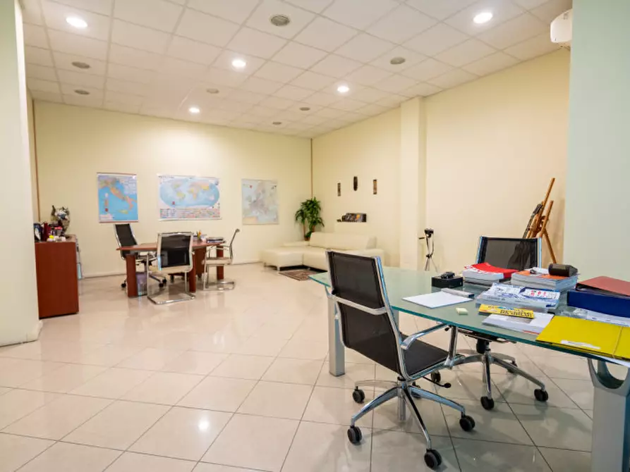 Immagine 3 di Ufficio in vendita  a Montegrotto Terme