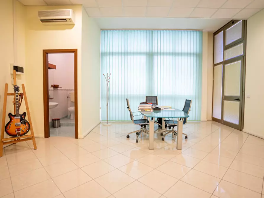 Immagine 4 di Ufficio in vendita  a Montegrotto Terme