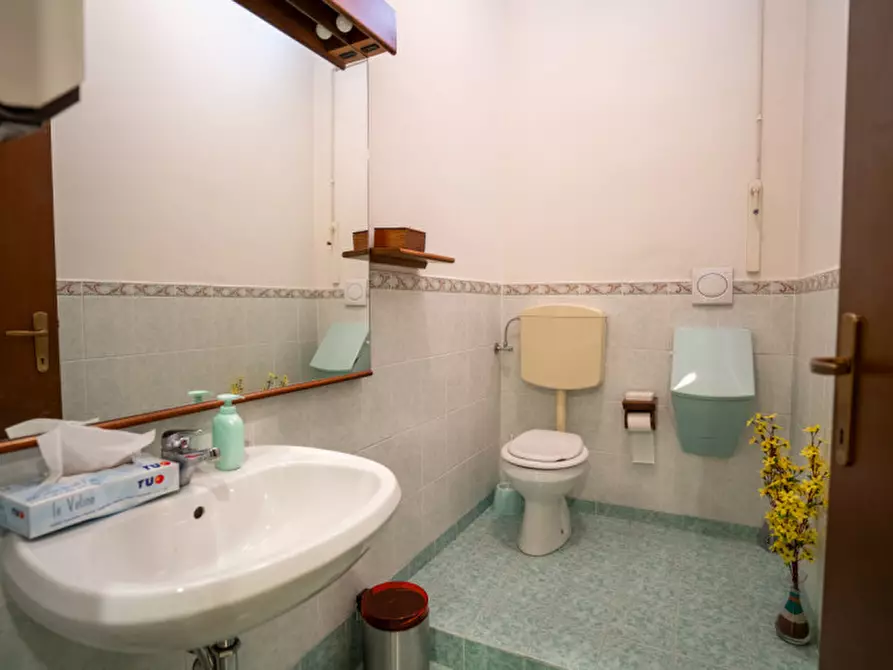 Immagine 6 di Ufficio in vendita  a Montegrotto Terme