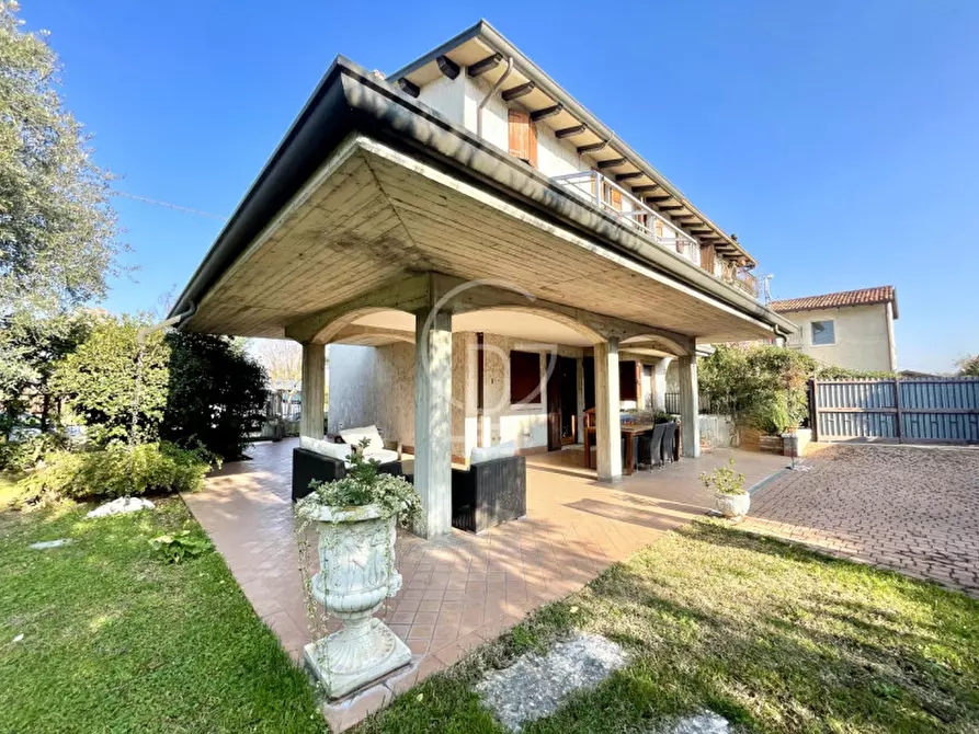 Immagine 3 di Villa in vendita  in Punta Grò a Sirmione