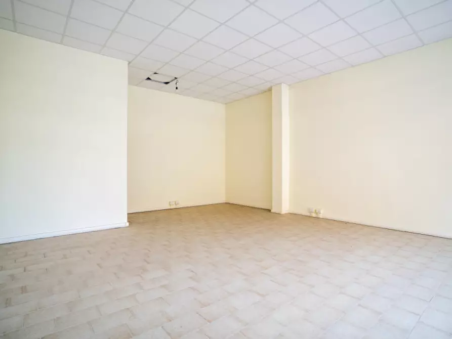 Immagine 4 di Ufficio in vendita  a Montegrotto Terme