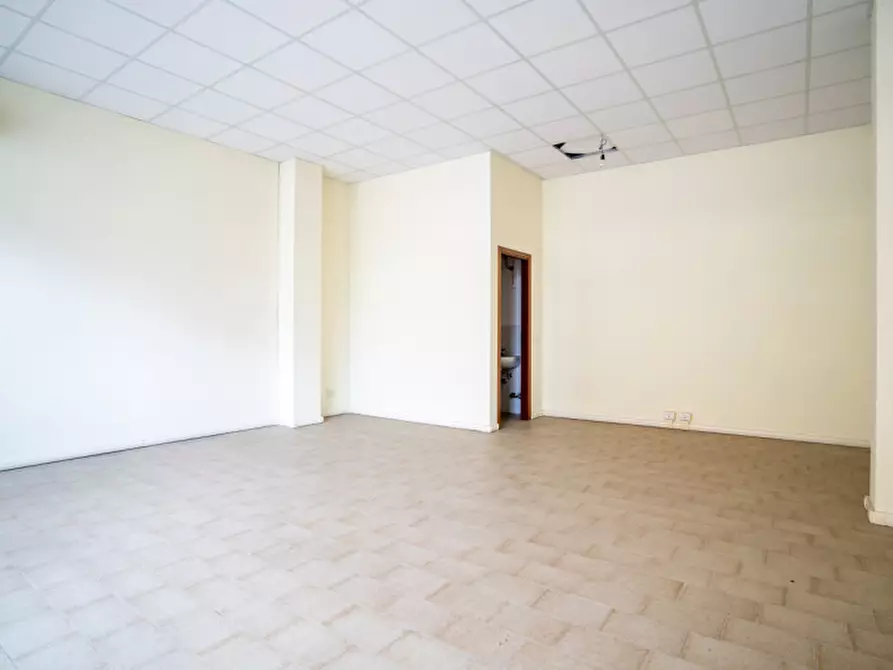 Immagine 5 di Ufficio in vendita  a Montegrotto Terme