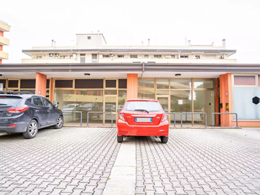 Immagine 6 di Ufficio in vendita  a Montegrotto Terme