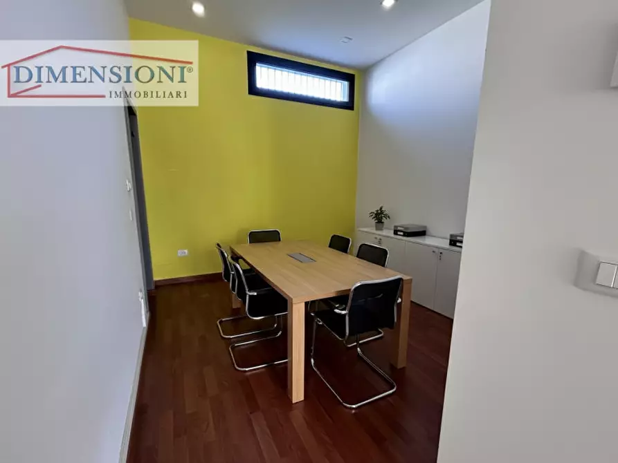 Immagine 2 di Negozio in affitto  in VIA PIETRO GOBETTI a Abano Terme