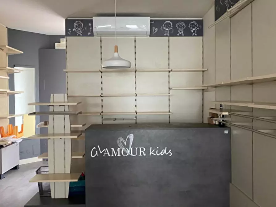 Immagine 2 di Negozio in affitto  in Piazza Italia a Maniago