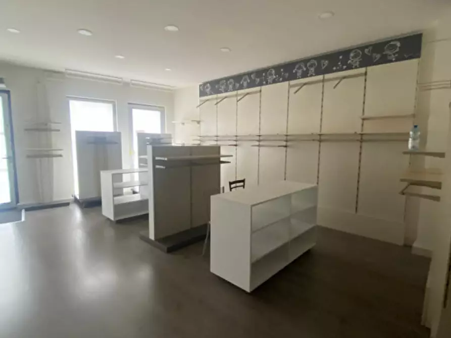 Immagine 4 di Negozio in affitto  in Piazza Italia a Maniago