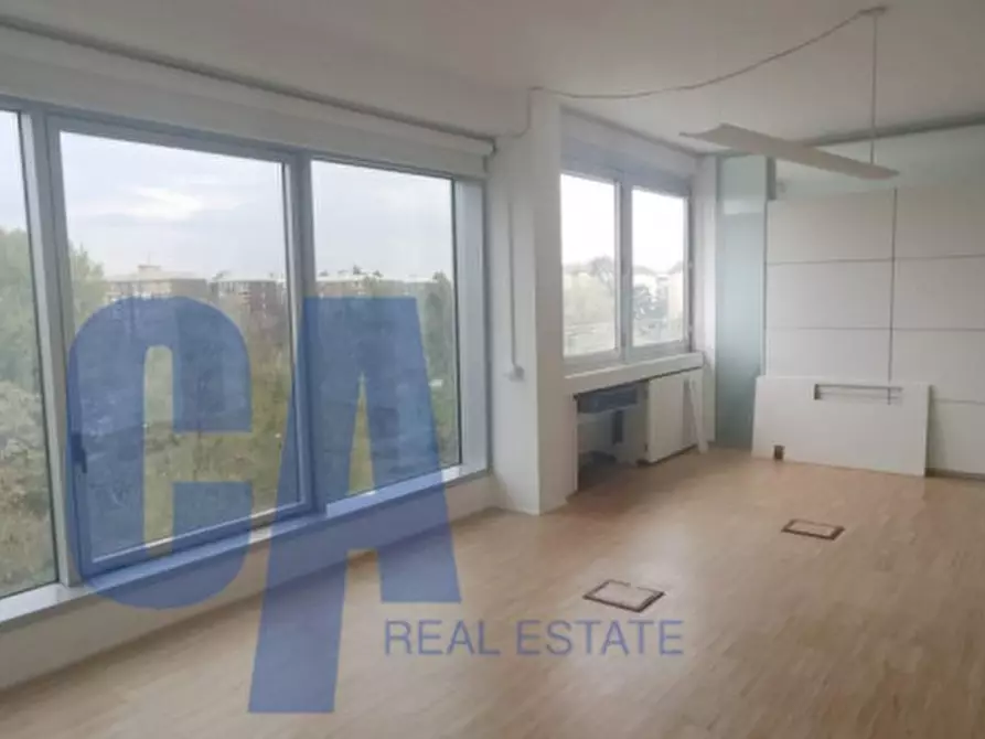 Immagine 11 di Ufficio in affitto  in VIA TONALE a Milano