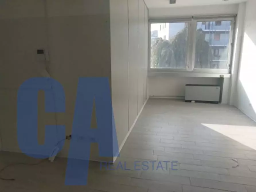 Immagine 20 di Ufficio in affitto  in VIA TONALE a Milano