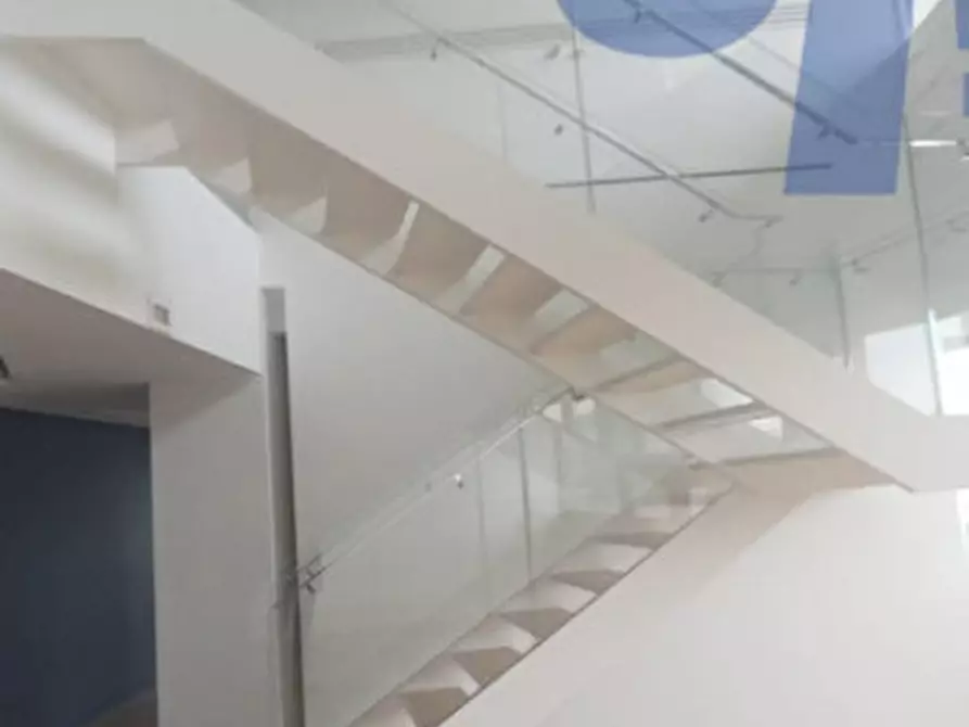 Immagine 9 di Ufficio in affitto  in VIA TONALE a Milano