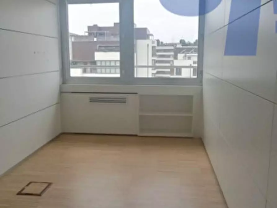 Immagine 12 di Ufficio in affitto  in VIA TONALE a Milano