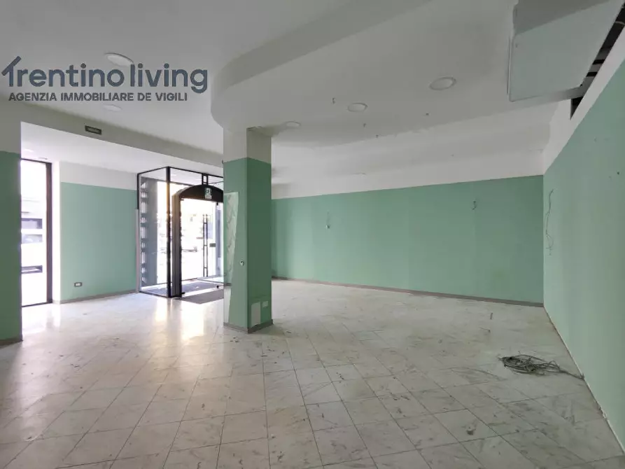 Immagine 2 di Negozio in vendita  in Via Arturo De Varda a Mezzolombardo
