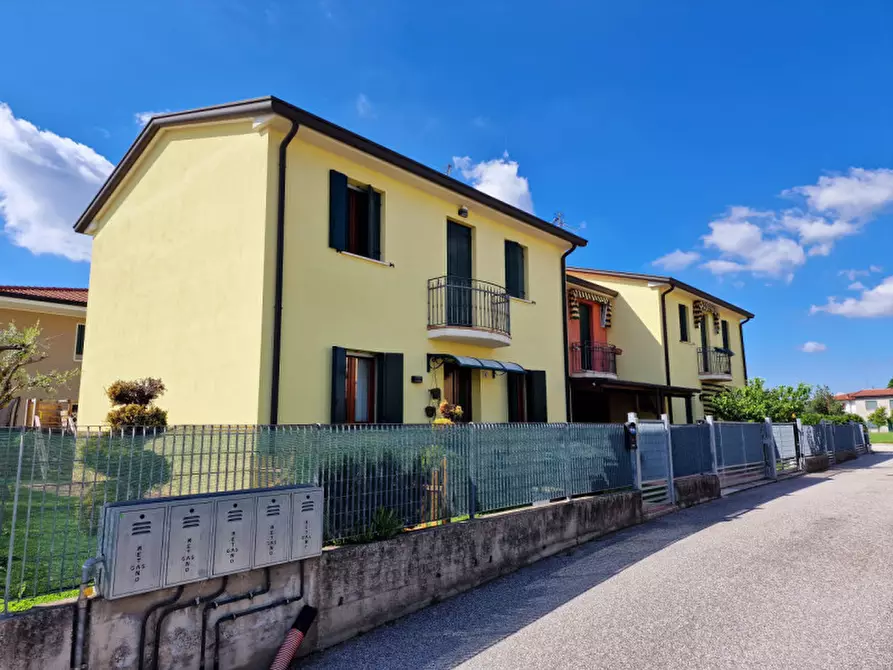Immagine 1 di Casa bifamiliare in vendita  in VIA ARZARELLO II° TRONCO a Borgo Veneto