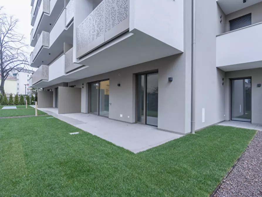 Immagine 1 di Appartamento in vendita  in Via Vicenza a Bolzano