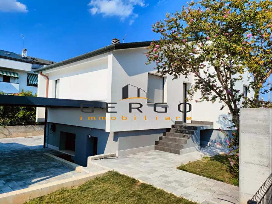 Immagine 1 di Casa indipendente in vendita  in Via Malvolta a Castelfranco Veneto
